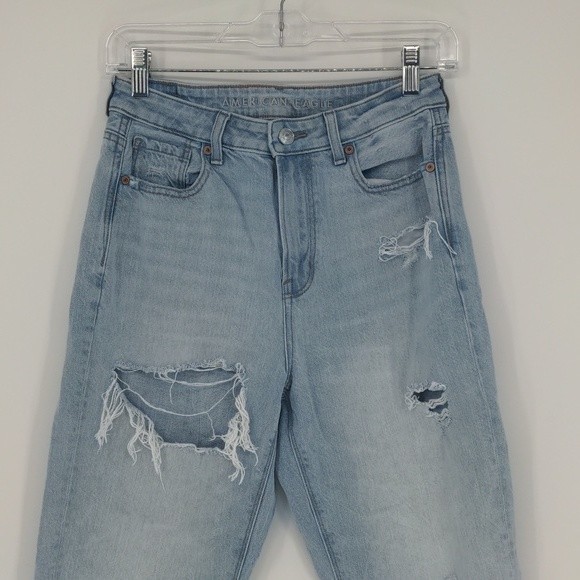 American Eagle Women's Mom Jean Size 2 Regular Light Wash Distressed Straight - Picture 2 of 15